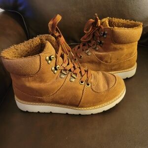 Cozy Brown Ankle Boots with Fur Lining